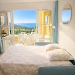 Le Lagon D Or * Saint-Raphael (Var)